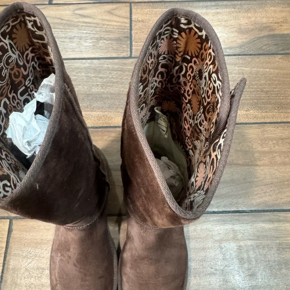 UGG Woman's Lo Pro Button Fold Over Brown Boots size 6